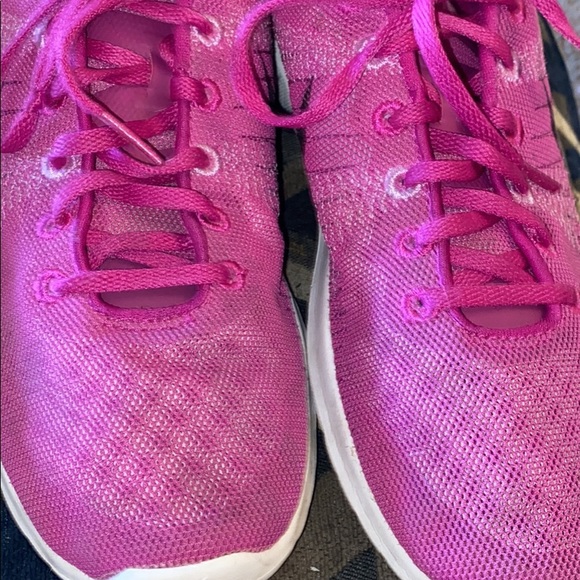 Shoes 1 Nike and 1 new balance - Picture 2 of 2